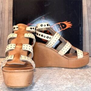 *New in Box* Freebird "Winter" Wedge. Color Beige, Size 9.